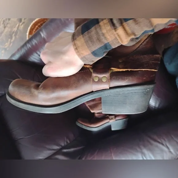 🤠MOSSIMO BROWN LEATHER BOOTS -size 10🤠 - Picture 7 of 8